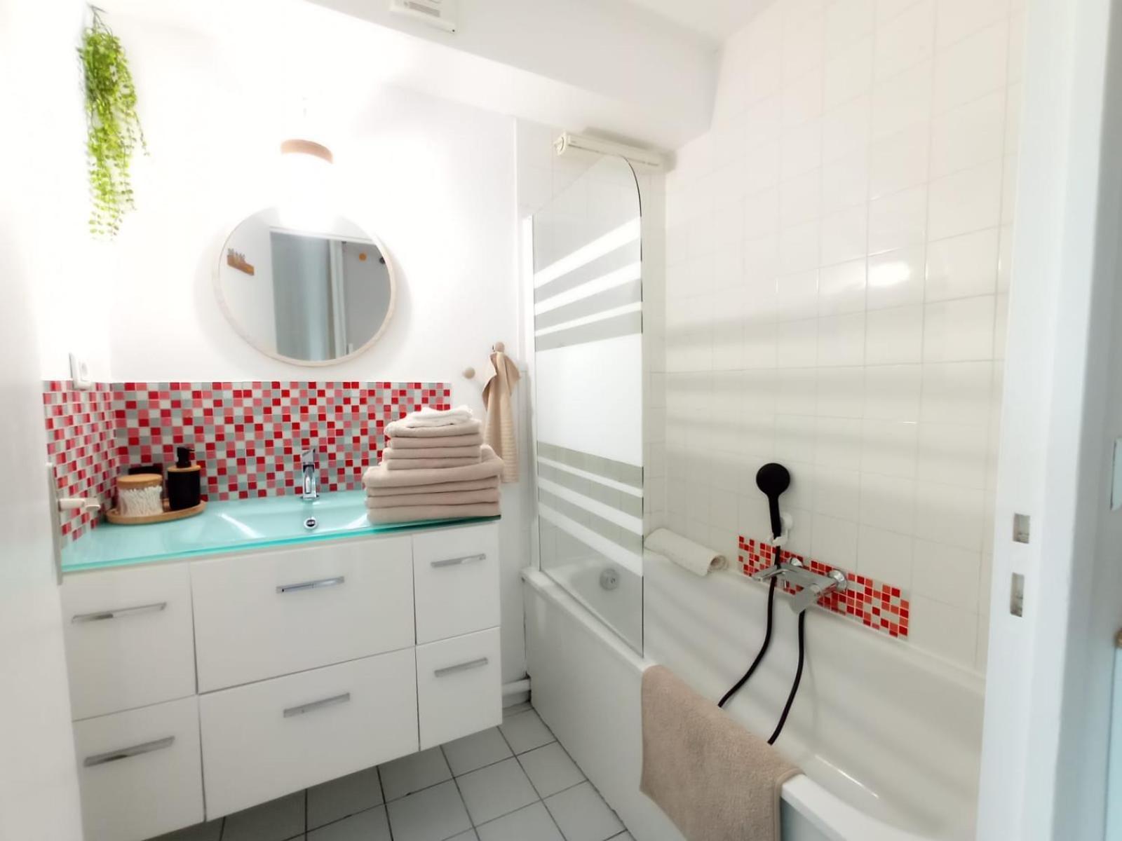 Cocon Moderne, Piscine, Parking, Proche *