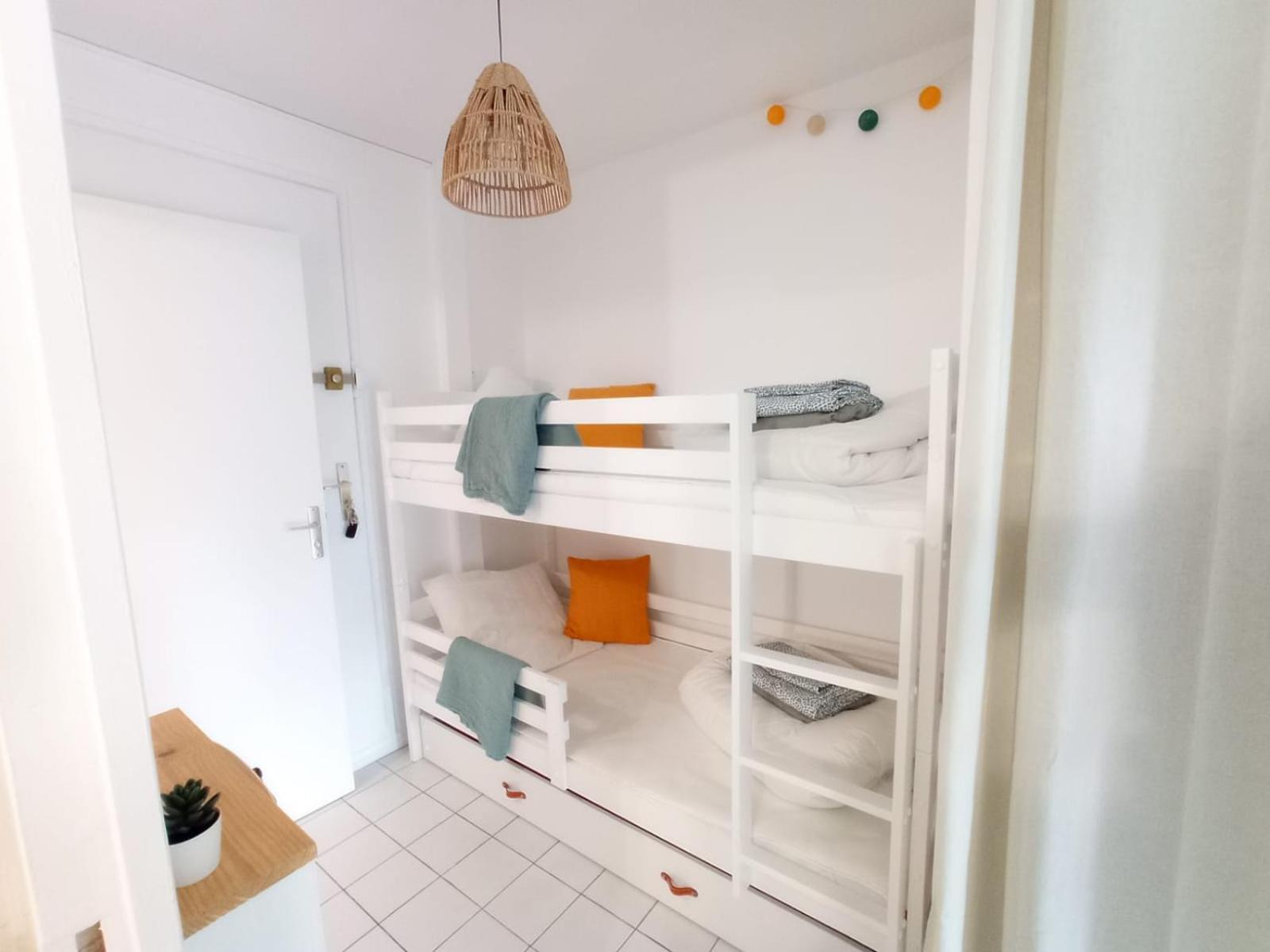 Cocon Moderne, Piscine, Parking, Proche *